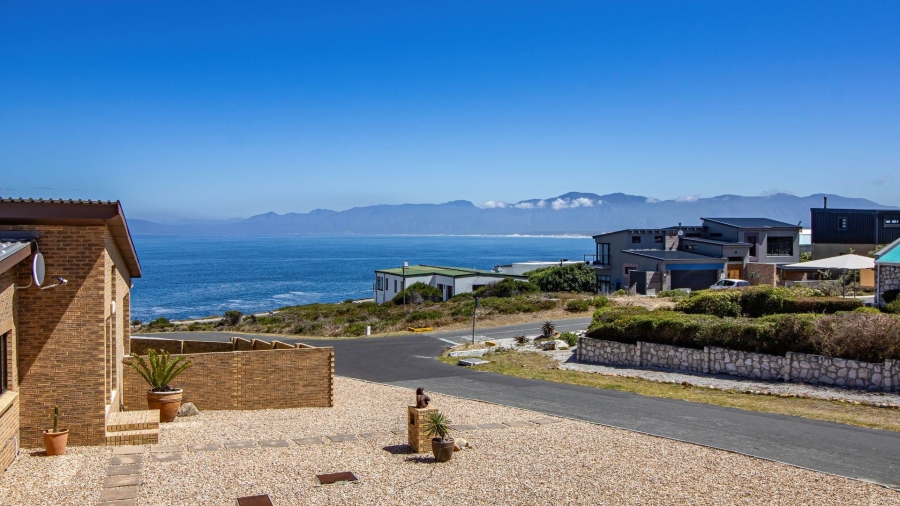 4 Bedroom Property for Sale in De Kelders Western Cape